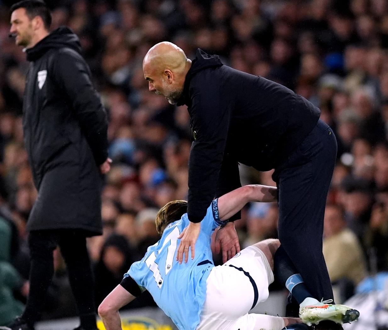 关于利物浦场边指挥情绪激动，德布劳内队员怒摔水瓶的信息